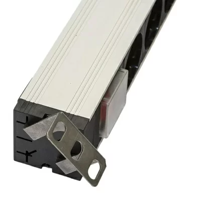 Hyperline SHZ19-8SH-S-IEC Блок розеток для 19" шкафов, горизонтальный, 8 розеток Schuko, выключатель с подсветкой, без кабеля питания, входной разъем IEC320 C14 10А, 250В, 482.6x116.0x44.4мм (ШхГхВ), корпус алюминий