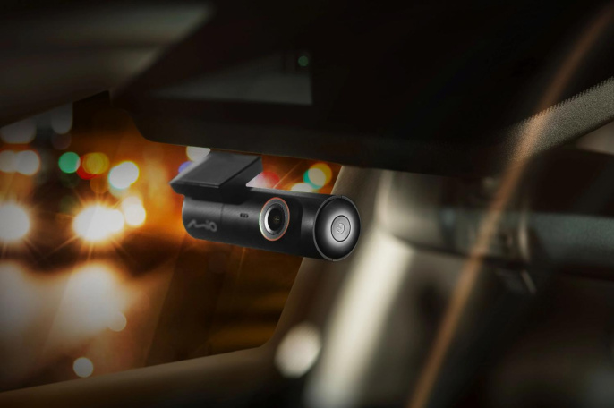 Видеорегистратор Mio MiVue J30 черный 3.6Mpix 1440x2560 1440p 150гр. MSTAR SSC337