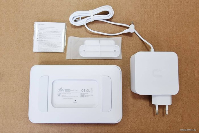 Коммутатор Ubiquiti UniFi Switch Lite 8 PoE USW-LITE-8-POE, PoE-коммутатор, 8х 1G RJ45, раздача 52 Вт
