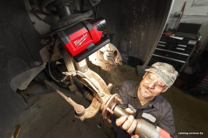 Фонарь Milwaukee M12 PAL-0 (4933478226) (универсальный, питание: аккумулятор, 12 В, источник света: светодиод, 700 Лм)