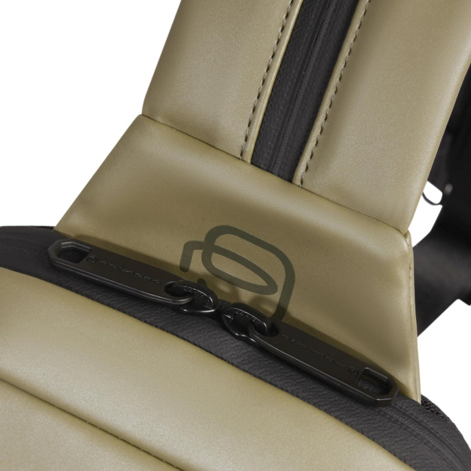 Рюкзак слинг Piquadro Corner 2.0 CA6466C2OW/VE3 хаки полиуретан