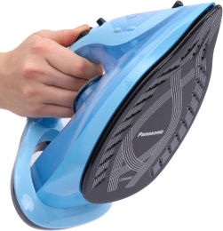 Утюг Panasonic NI-M343VTW,  с паровым ударом,  2400Вт,  с автоотключением,  синий