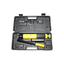 Рычажно-плунжерный шприц CNIC P-2710 600куб.см 18oz с металлической трубкой, шлангом и насадкой, пластиковый кейс 38705