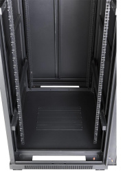 Шкаф коммутационный LanMaster TWT-CBB-18U-6X6-G1 напольный,  стеклянная передняя дверь,  18U,  600x600 мм