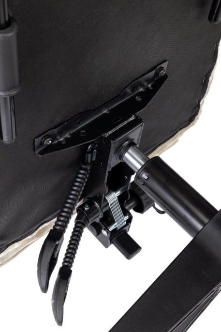 Кресло руководителя Бюрократ CH-BOSS песочный Light-21 крестов. пластик подст.для ног CH-BOSS/LT-21