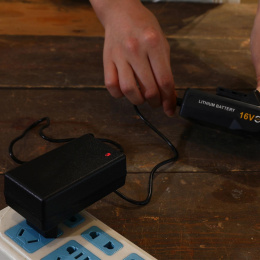 Зарядное устройство Deko DC20V 065-1023