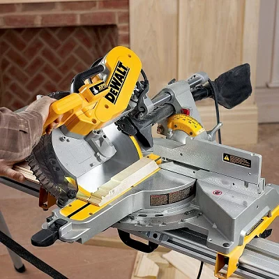 Торцовочная пила DeWalt DWS780 1675Вт 3800об/мин d 305мм