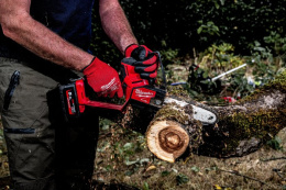 Цепная пила Milwaukee M18 FHS20-0 (4933480117) (аккумуляторная, 18 В, бесщеточный двигатель, длина шины: 20 см, скорость цепи: 5 м/с, шаг цепи: 3/8", поставляется без зарядного устройства)