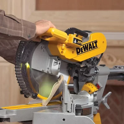 Торцовочная пила DeWalt DWS780 1675Вт 3800об/мин d 305мм