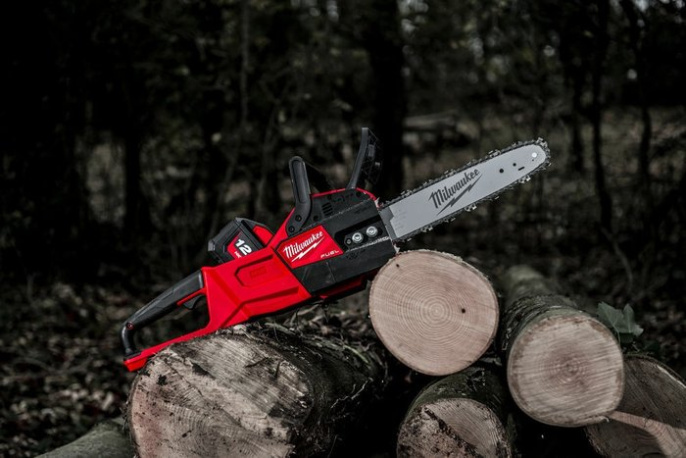 Аккумуляторная цепная пила Milwaukee M18 FCHSC-121 FUEL 4933471442