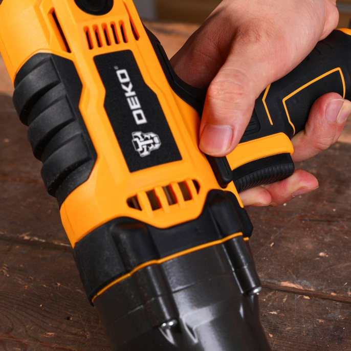 Гайковерт Deko DKIW1100 1100Вт патрон:квад.1/2" кейс в комплекте 063-3004