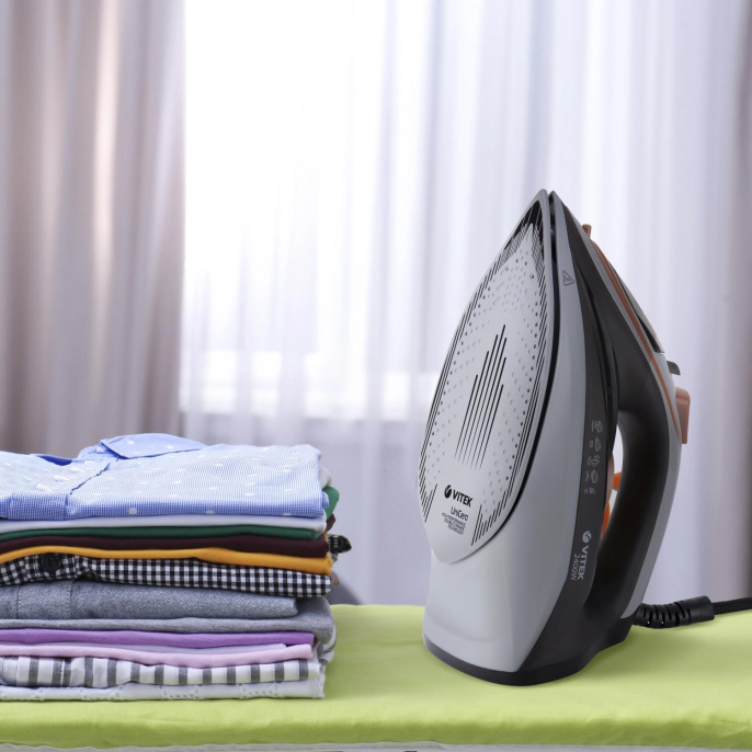 Утюг Vitek VT-8331 2400Вт черный/серый/коричневый