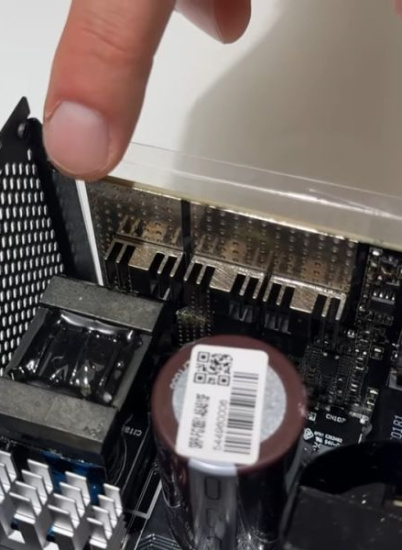 Seasonic выпустит киловаттный БП с пассивным охлаждением