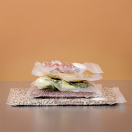 Вакуумный упаковщик MIRU KAV03 Вак.насос-1шт.,Крышка S-1шт.,Крышка M-1шт.,Пакет S-5шт,Пакет M-5шт.,Пробки вак.- 2шт.