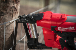 Степлер Milwaukee M18 FFUS-0C (4933479834) (емкость магазина: 45 шт, длина скобы: 38-51 мм, ширина скобы 10.3 мм, количество циклов: 600, без АКБ и ЗУ, кейс)