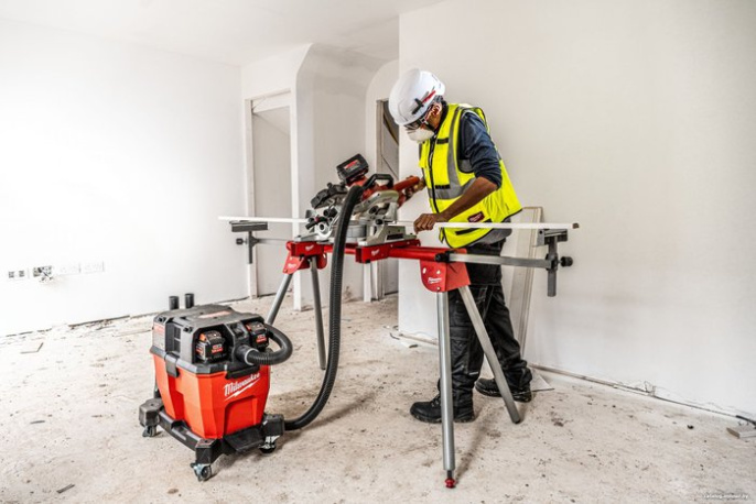 Пылесос Milwaukee M18 F2VC23L (4933478964) (профессиональный, объем пылесборника: 23 л, пылесборник: контейнер, питание: аккумулятор)