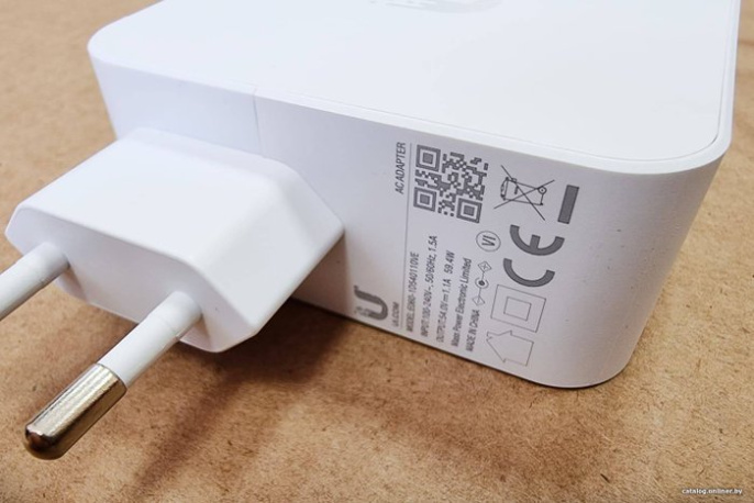 Коммутатор Ubiquiti UniFi Switch Lite 8 PoE USW-LITE-8-POE, PoE-коммутатор, 8х 1G RJ45, раздача 52 Вт