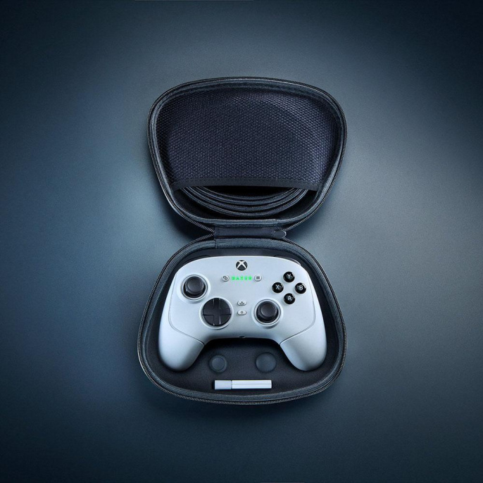 Игровой контроллер Razer Wolverine V3 Pro - White Gamepad/ Razer Wolverine V3 Pro - White Gamepad