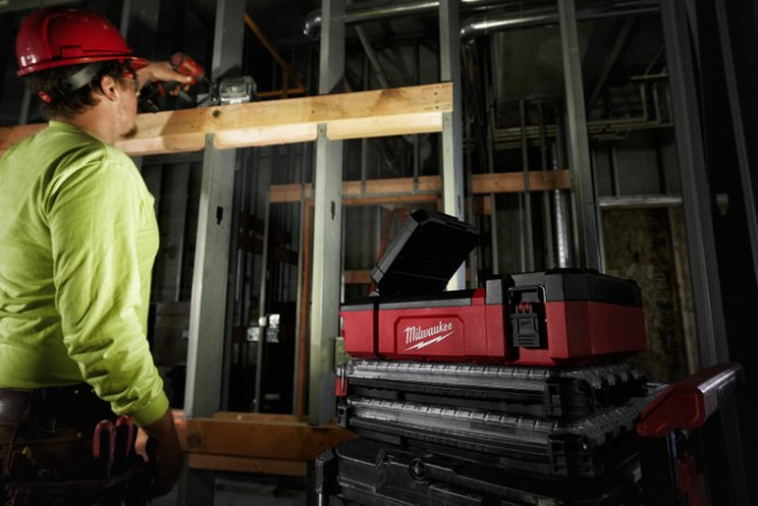 Прожектор Milwaukee M12 POAL-0 (4933480473) (аккумуляторный, световой поток: 1400/700/350 люмен, тип аккумулятора: Li-Ion, совместимость: все аккумуляторы Milwaukee M12)