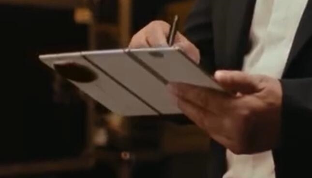 Huawei раскрыла дату анонса тройного складного смартфона Mate XTs