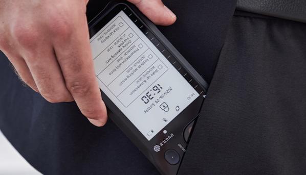 Представлен чехол для iPhone с сенсорным экраном E-Ink