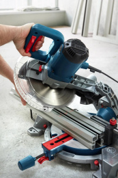 Торцовочная пила Bosch GCM 216 1300Вт 4800об/мин d=216мм