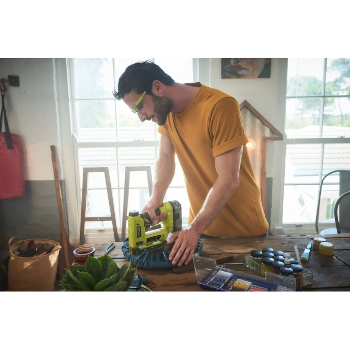 Аккумуляторный степлер Ryobi ONE+ R18ST50-0  без аккумулятора в комплекте 5133004496