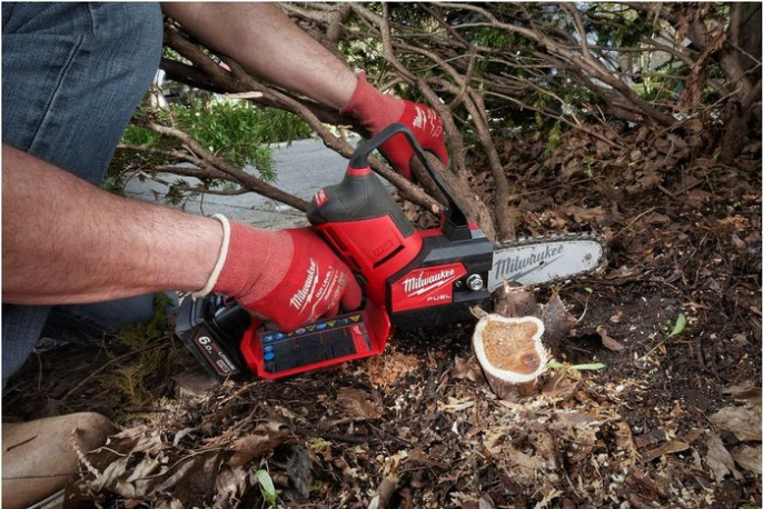 Аккумуляторная цепная садовая пила Milwaukee M12 FHS-602X FUEL 4933472212