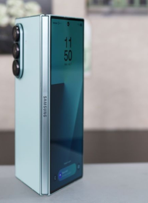 Дизайн Samsung Galaxy Z TriFold с необычным внешним экраном раскрыт до анонса