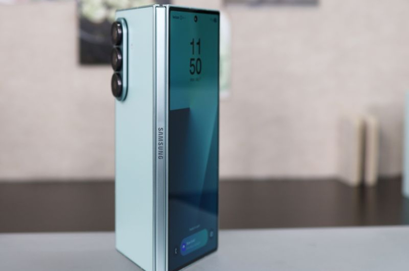 Дизайн Samsung Galaxy Z TriFold с необычным внешним экраном раскрыт до анонса