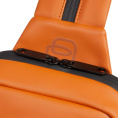 Рюкзак слинг Piquadro Corner 2.0 CA6466C2OW/CU оранжевый полиуретан
