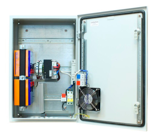 Уличная станция термошкаф OSNOVO OS-46TB1 Уличная станция с термостабилизацией, резервным питанием и оптическим кроссом. Промышленный БП DC48V 240W , АКБ 48В 7Ач . Защита АКБ от глубокого разряда. В основе металлический шкаф с