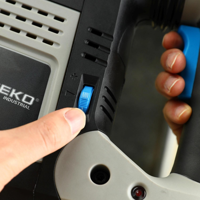 Перфоратор Deko ZKH2000W патрон:SDS-max уд.:10Дж 2000Вт аккум. кейс в комплекте