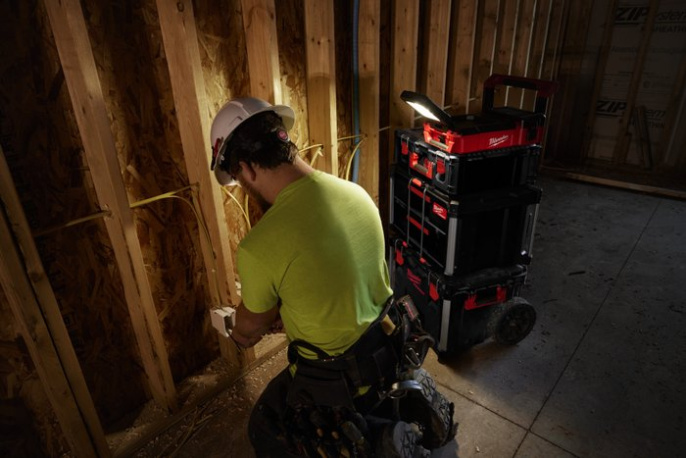 Прожектор Milwaukee M12 POAL-0 (4933480473) (аккумуляторный, световой поток: 1400/700/350 люмен, тип аккумулятора: Li-Ion, совместимость: все аккумуляторы Milwaukee M12)