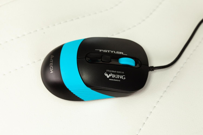 Кресло игровое ZOMBIE RUNNER, на колесиках, экокожа, белый/голубой [zombie runner white]