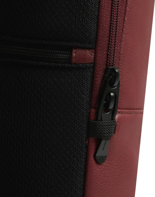 Рюкзак слинг Piquadro Russel CA6764W137/CU красное дерево кожа
