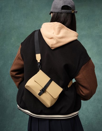 Сумка на пояс Gaston Luga Splash Crossbody Bag (бежевый латте) SPCBMNLT унисекс, повседневное, стиль базовый гардероб, полиэстер/полиуретан/нейлон/металл, 3 внутренних отделений, цвет бежевый, высота 135 мм, ширина 200 мм, глубина 70 мм