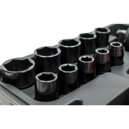 Ударный пневмогайковерт 880 Нм; 1/2"; кейс Gigant Professional PW 880RKS + набор головок