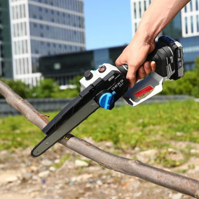 Цепная пила Deko DKCHS аккум. дл.шины:8" 20cm 1аккум. 3Ач ЗУ 085-2010