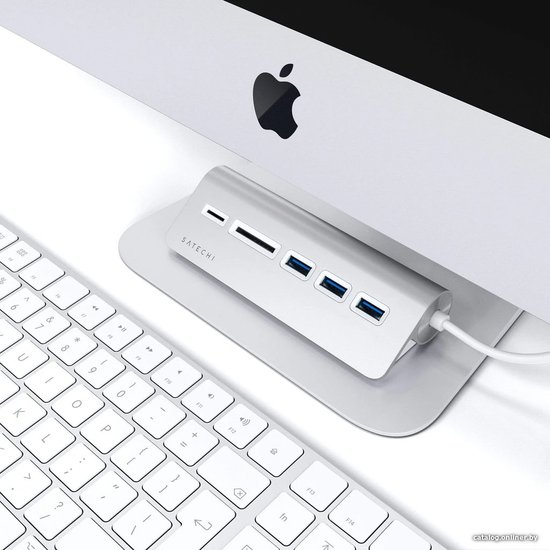 USB-концентратор Satechi Type-C USB Hub & Micro/SD Card Reader. Интерфейс USB-C. 3 порта USB 3.0 , слоты для карты памяти. Цвет серебряный. (ST-TCHCRS)
