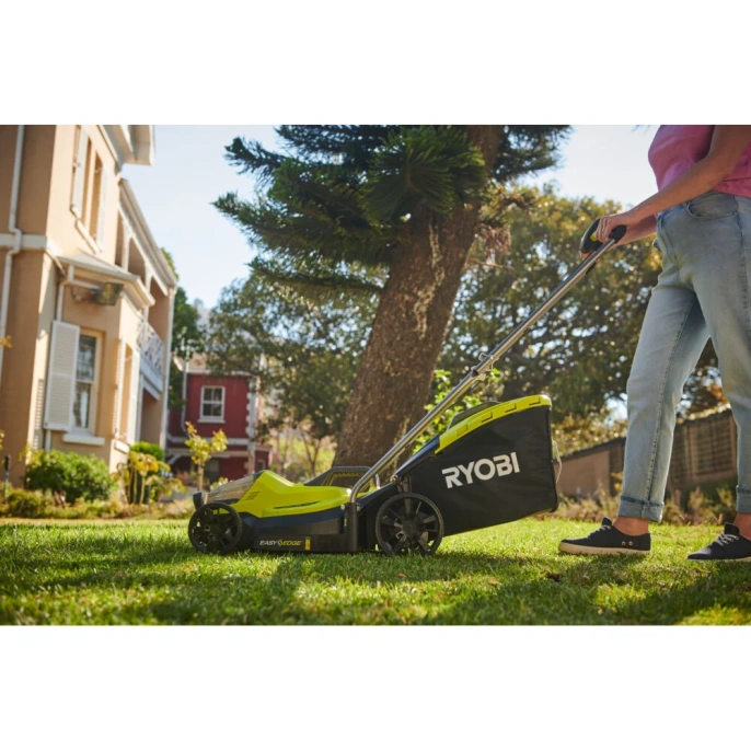 Газонокосилка Ryobi ONE+ 33cm; 1x аккумулятор 4.0Aч RLM18X33B40 5133004306