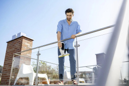 Мойщик окон Karcher WV 2 Universal Care шир.скреб.:280мм пит.:от аккум. белый/желтый 1.633-671.0