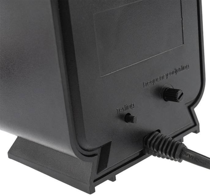 Отпугиватель Rexant 71-0009 ультразвуковой стационарный 7Вт 30-70 кГц р.д.:60м черный/серебристый