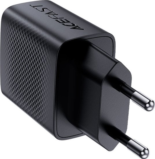 Сетевое зарядное AceFast A82 USB Type-C (черный) для телефонов/для планшетов, USB Type-C, 20 Вт, быстрая зарядка, кабель USB Type-C, 1 м