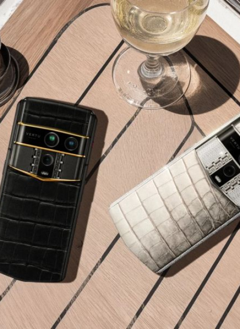 Представлен Vertu Agent Q — люксовый смартфон с ценой от 435 тысяч рублей