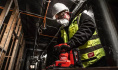 Ленточная шлифмашина Milwaukee M18BQSS-502B 4933479967 питание: Li-ion 18 В , скорость без нагрузки 11 000–13 000 об/мин, диаметр колебания 1.6 мм, пылесборник, дырокол, запасная гладкая основа