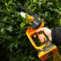 Цепная пила DEKO DKCHS 20-4,  аккумуляторная,  20В,  2Ач,  с одним аккумулятором [063-4480]