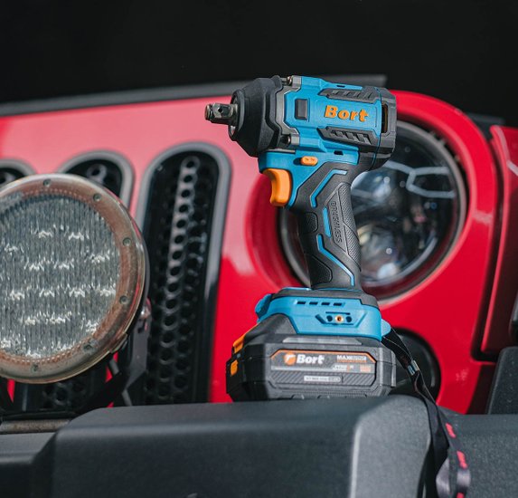 Гайковерт аккумуляторный BORT BSR-21U (2x4Ач+ЗУ) 93418477