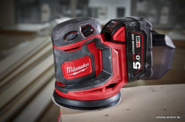Эксцентриковая шлифмашина Milwaukee M18 BOS125-502B 4933464229 14000-24000 колебаний/мин, питание: аккумулятор 18 В , частота вращения: от 7000 до 12000 об/мин, диаметр диска: 125 мм, защита от