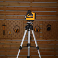 Уровень лазер. Deko DKLL16 & tripod 1 m 2кл.лаз. 520нм цв.луч. зеленый 16луч. 065-0233